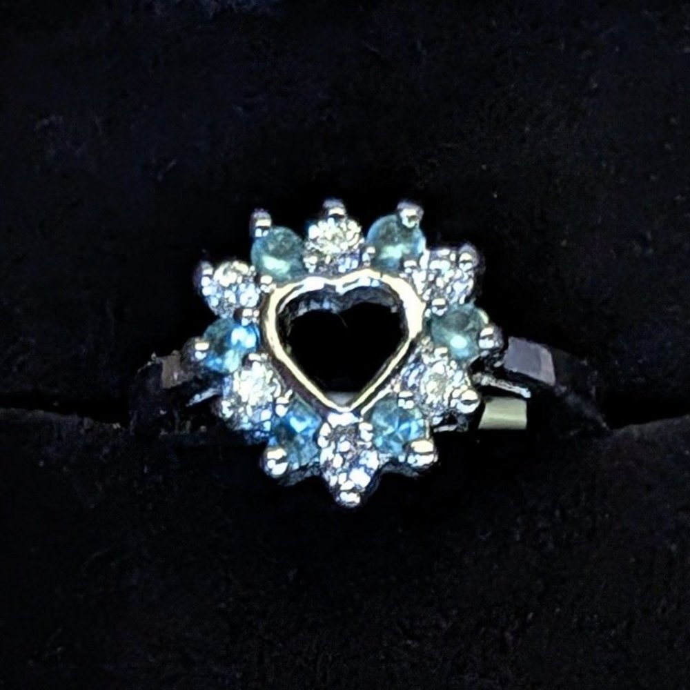 Heart Shaped .925 Sterling Silver Ring w/ Teal & Clear Brilliant Cubic Zirconia! - Picture 3 of 4